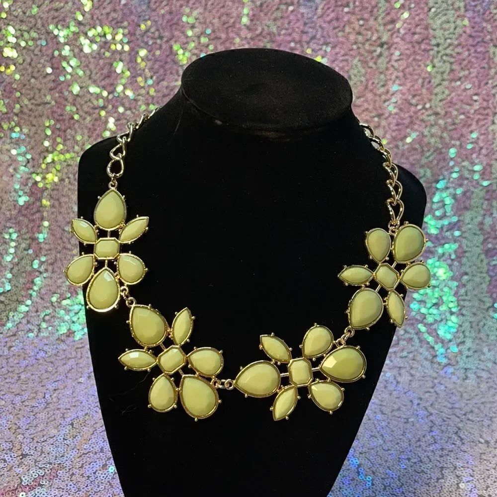 Brand new large light green necklace